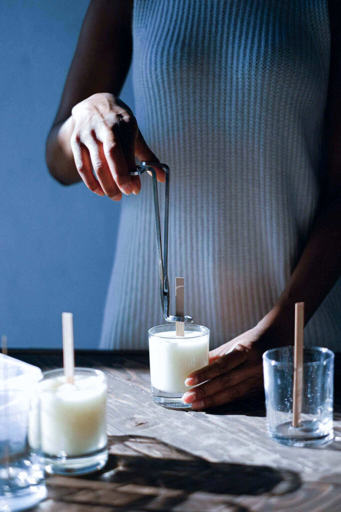 diy-christmas-candle-making-23