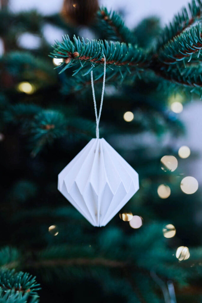 diy-paper-ornaments-21