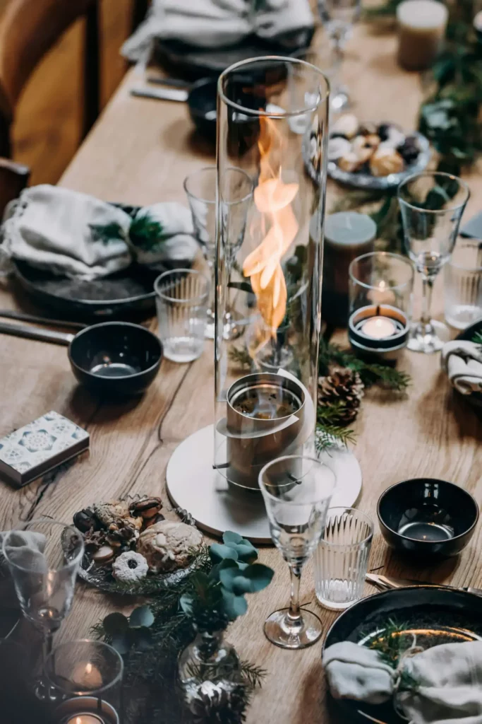 spin-90-table-fire-silver-centerpiece